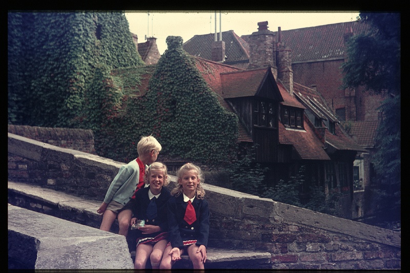 01.Brugge aug 1971 Brigitte,Marion,Peter.JPG